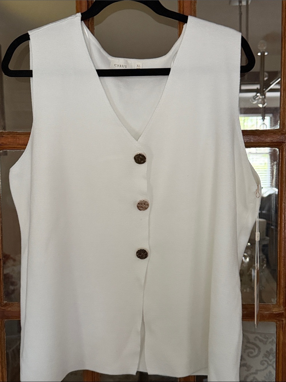 Cyrus White V-Neck Button Front Tank/vest Size XL NWT